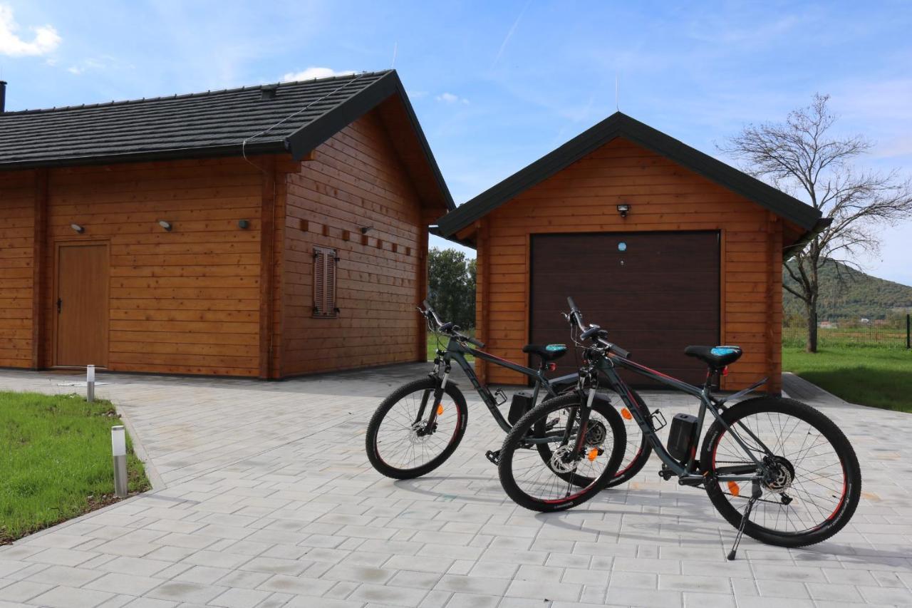 V'S Place - Wooden House With Heated Pool And Outdoor Sauna Otočac Exterior foto