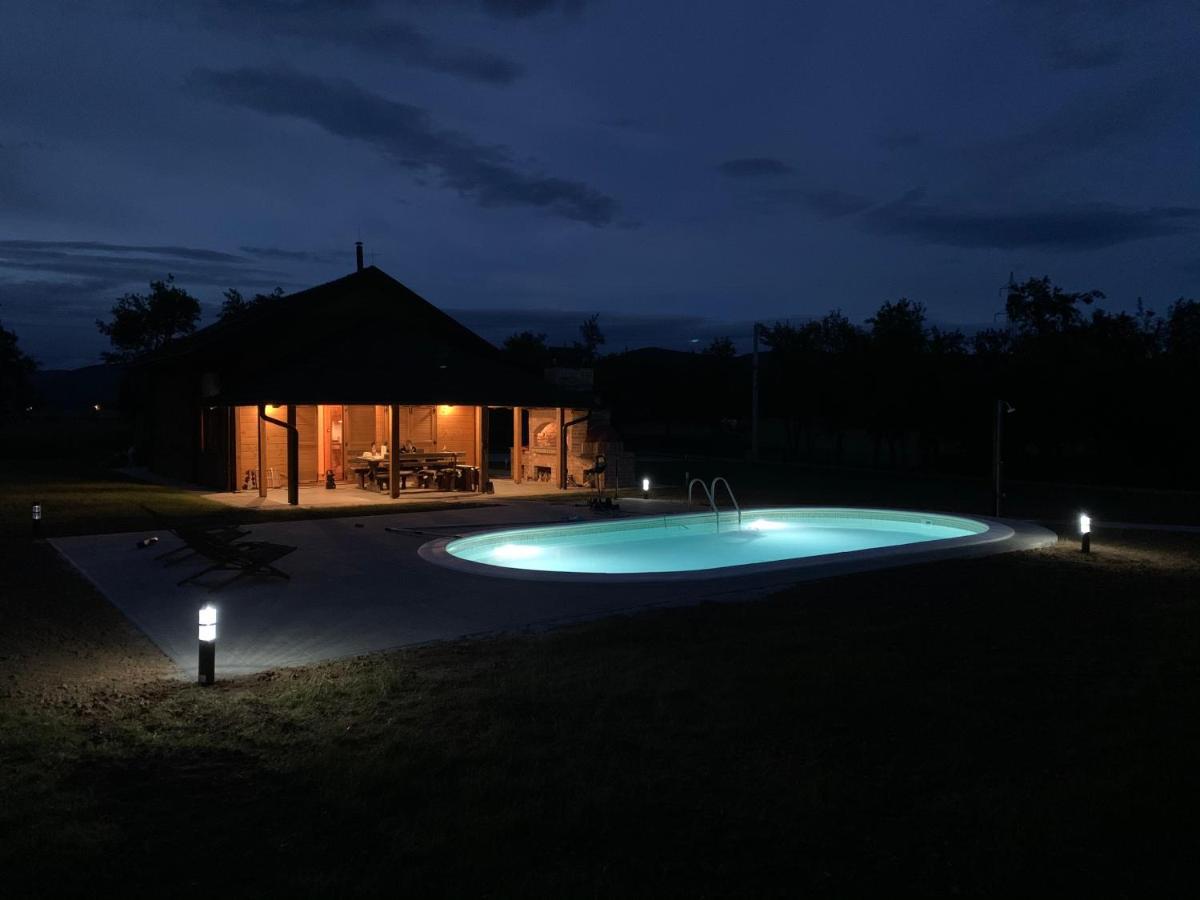 V'S Place - Wooden House With Heated Pool And Outdoor Sauna Otočac Exterior foto