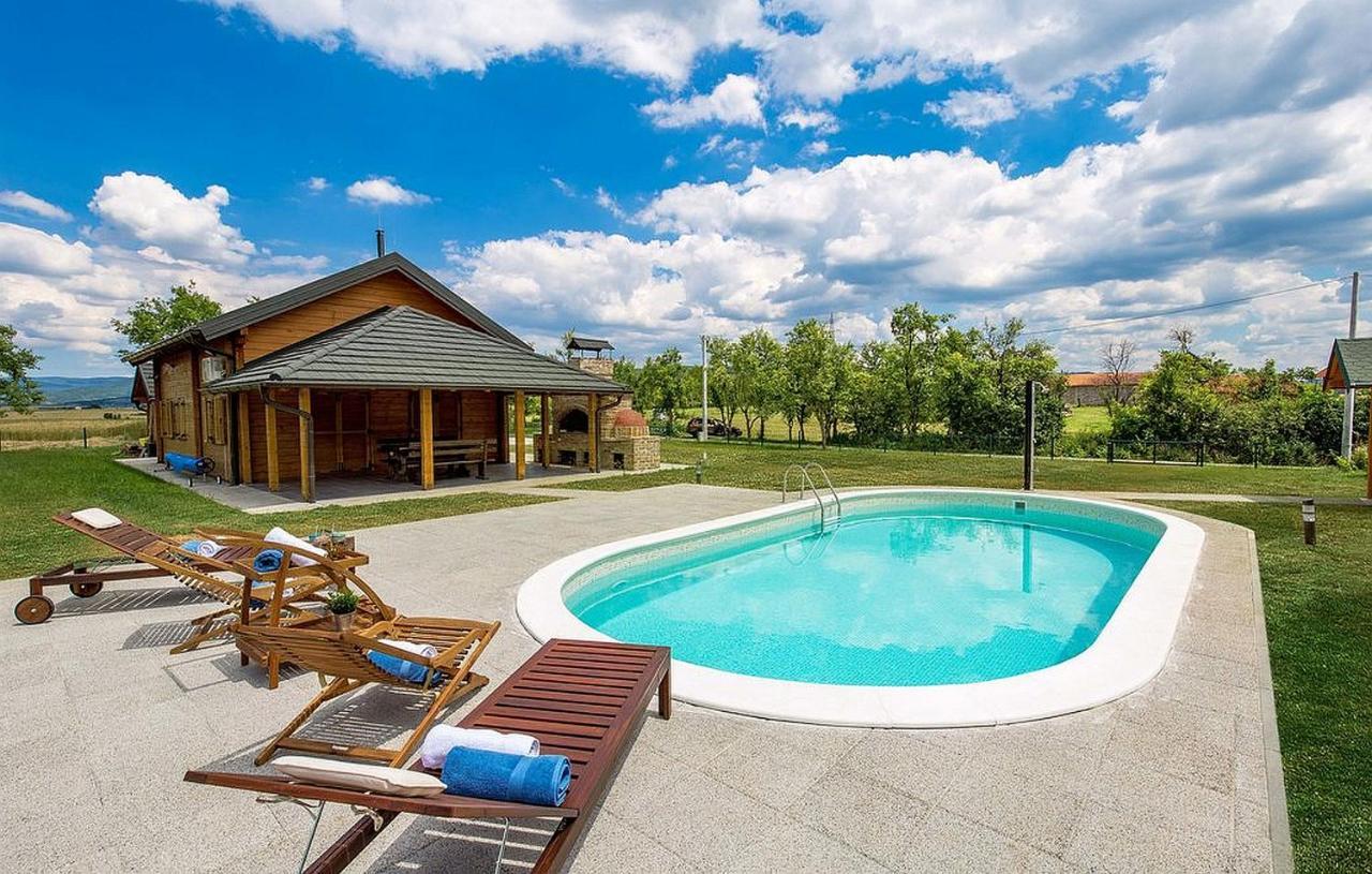 V'S Place - Wooden House With Heated Pool And Outdoor Sauna Otočac Exterior foto