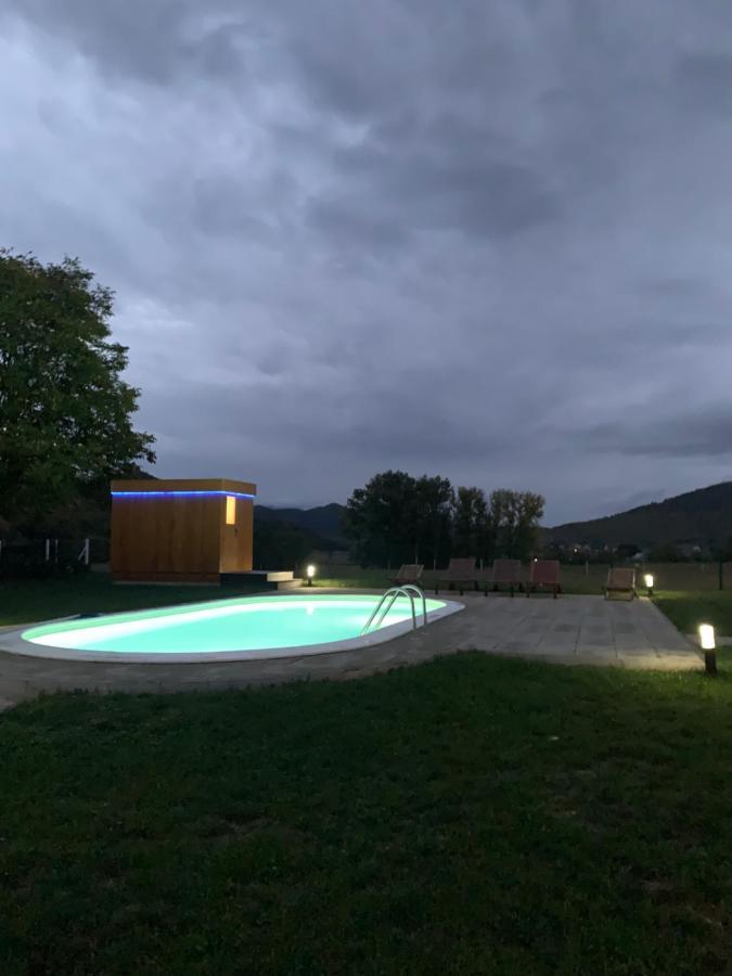 V'S Place - Wooden House With Heated Pool And Outdoor Sauna Otočac Exterior foto
